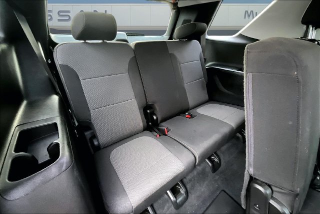 Used 2021 Chevrolet Traverse LS FWD image 26