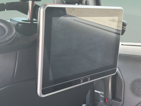 Certified 2023 Toyota Sienna XSE FWD image 34