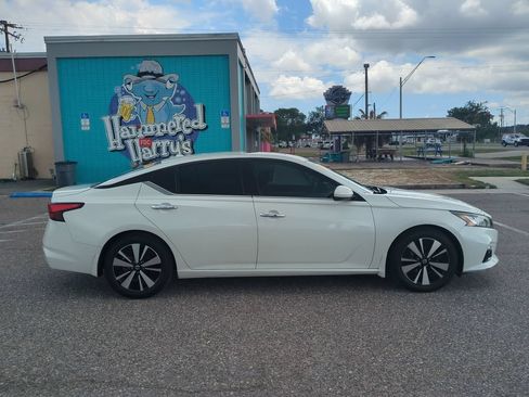 Used 2019 Nissan Altima 2.5 SV FWD image 4