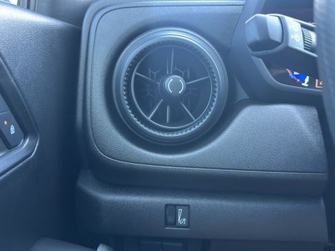 Used 2024 Chevrolet Colorado Trail Boss w/ Technology Package image 35