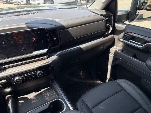 Used 2025 GMC Sierra 2500 SLT w/ SLT Convenience Package AWD/4WD image 28