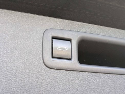 Used 2023 Toyota Highlander XLE FWD image 10