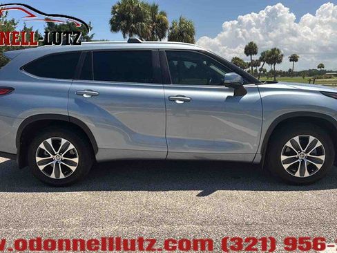 Used 2023 Toyota Highlander XLE FWD image 4