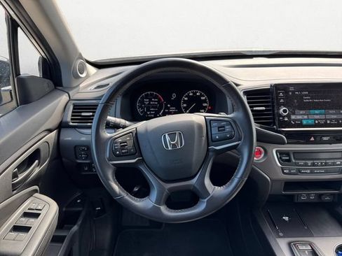Used 2025 Honda Ridgeline Sport image 12