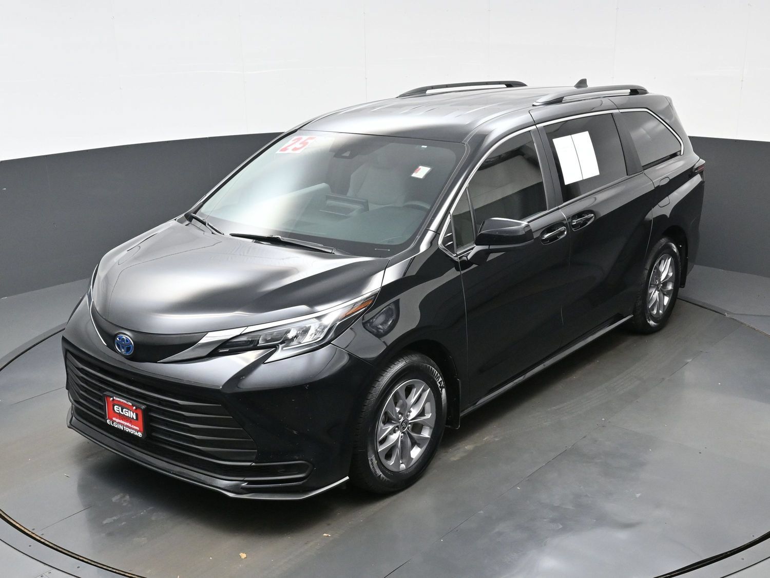 Used 2025 Toyota Sienna LE AWD/4WD image 37