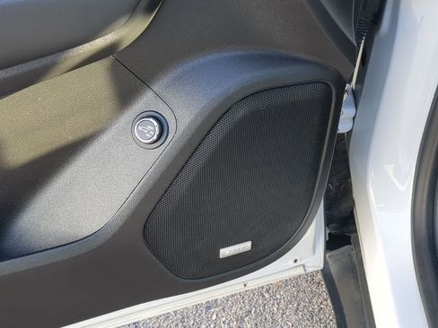 Used 2021 GMC Acadia SLT image 15