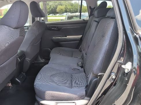 Used 2020 Toyota Highlander L FWD image 23