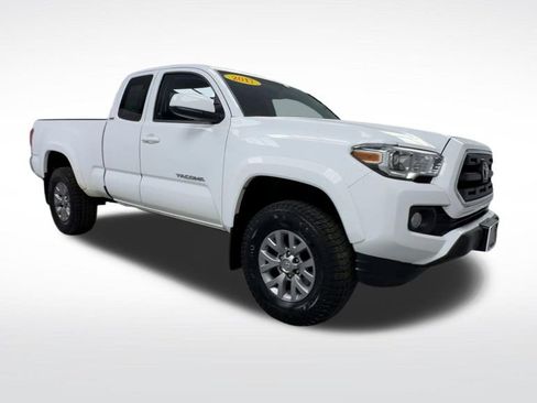 Used 2017 Toyota Tacoma SR5 w/ Tow Package AWD/4WD image 2