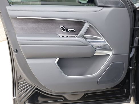 Certified 2025 Land Rover Range Rover SE AWD/4WD image 12