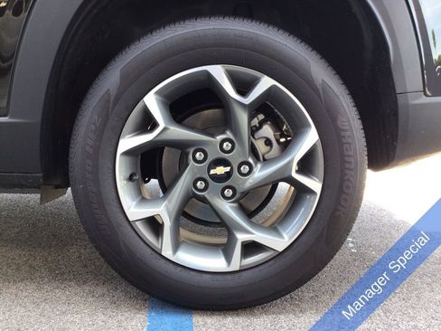 Used 2025 Chevrolet Trax LT FWD image 18