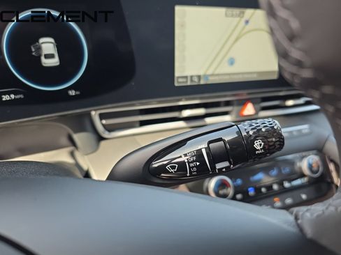 Certified 2025 Hyundai Elantra Limited FWD image 19
