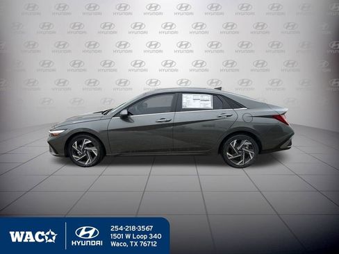 Used 2025 Hyundai Elantra SEL image 2