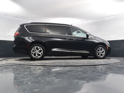 Used 2023 Chrysler Pacifica Limited image 55