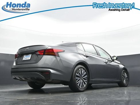 Used 2025 Nissan Altima 2.5 SV FWD image 32