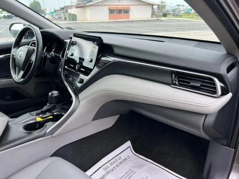 Used 2021 Toyota Camry SE w/ Convenience Package FWD image 16