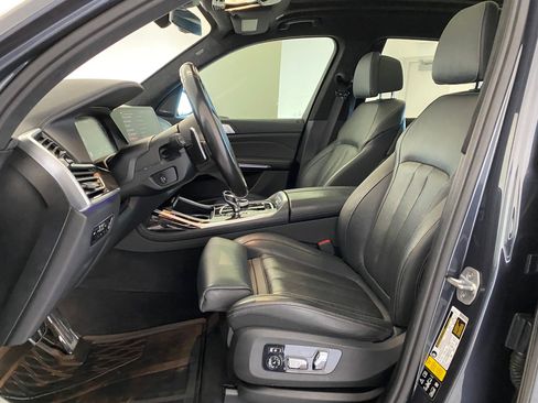 Used 2020 BMW X7 M50i w/ Executive Package image 4