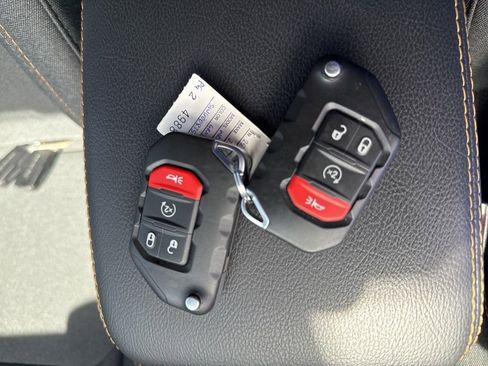 Certified 2025 Jeep Wrangler Unlimited Sahara w/ Safety Group image 27