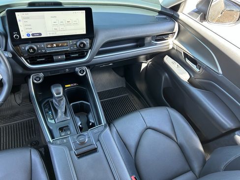 Used 2024 Toyota Grand Highlander XLE image 16