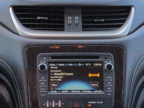 Used 2017 Chevrolet Traverse LT FWD image 18