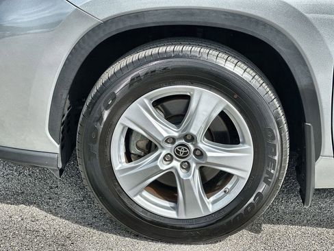 Used 2023 Toyota Highlander LE image 32