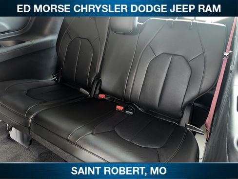 New 2027 Chrysler Pacifica Select AWD/4WD image 32