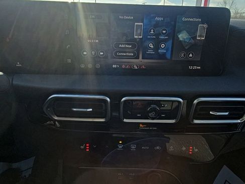New 2026 Nissan Sentra SV w/ SV Convenience Package FWD image 18