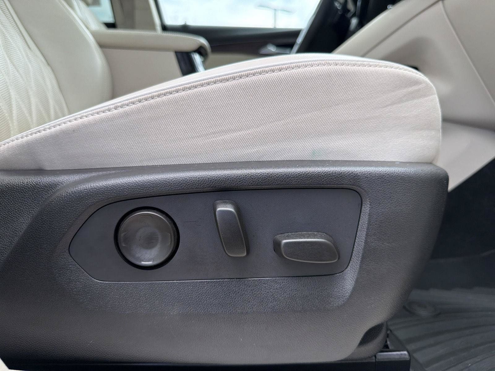 Used 2021 Buick Envision Avenir AWD/4WD image 40