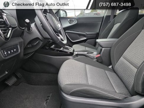 Used 2023 Kia Soul EX image 18