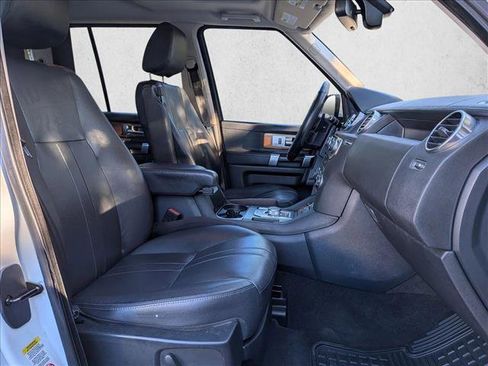 Used 2016 Land Rover LR4 HSE image 24