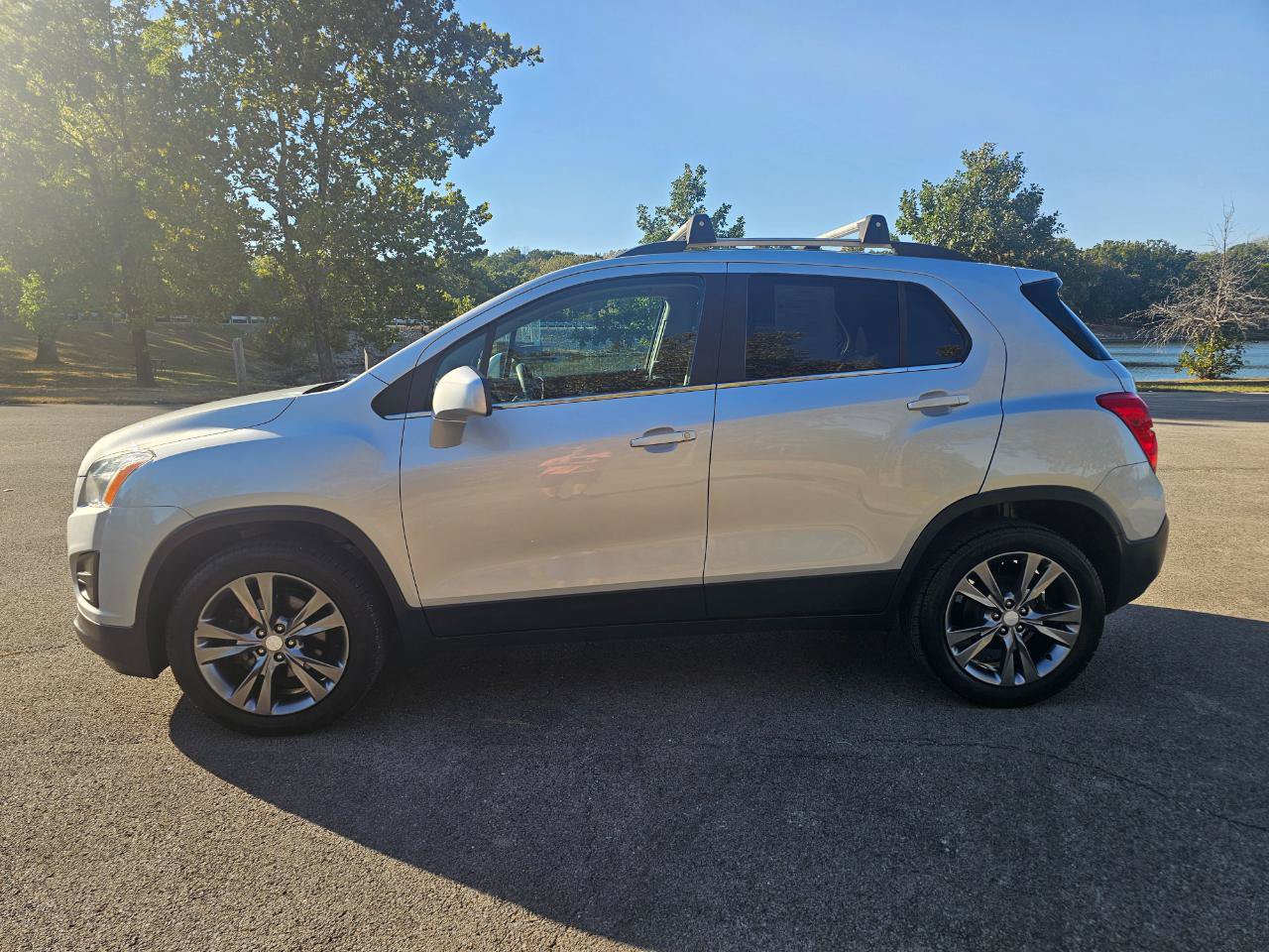 Used 2016 Chevrolet Trax LT w/ LT Sun and Sound Package AWD/4WD image 9