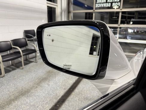 Used 2021 Buick Enclave Essence image 27