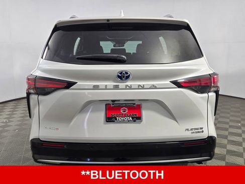 Used 2023 Toyota Sienna Platinum image 7