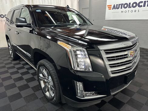 Used 2017 Cadillac Escalade Platinum AWD/4WD image 2