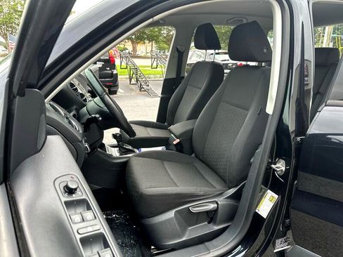 Used 2013 Volkswagen Tiguan S image 33