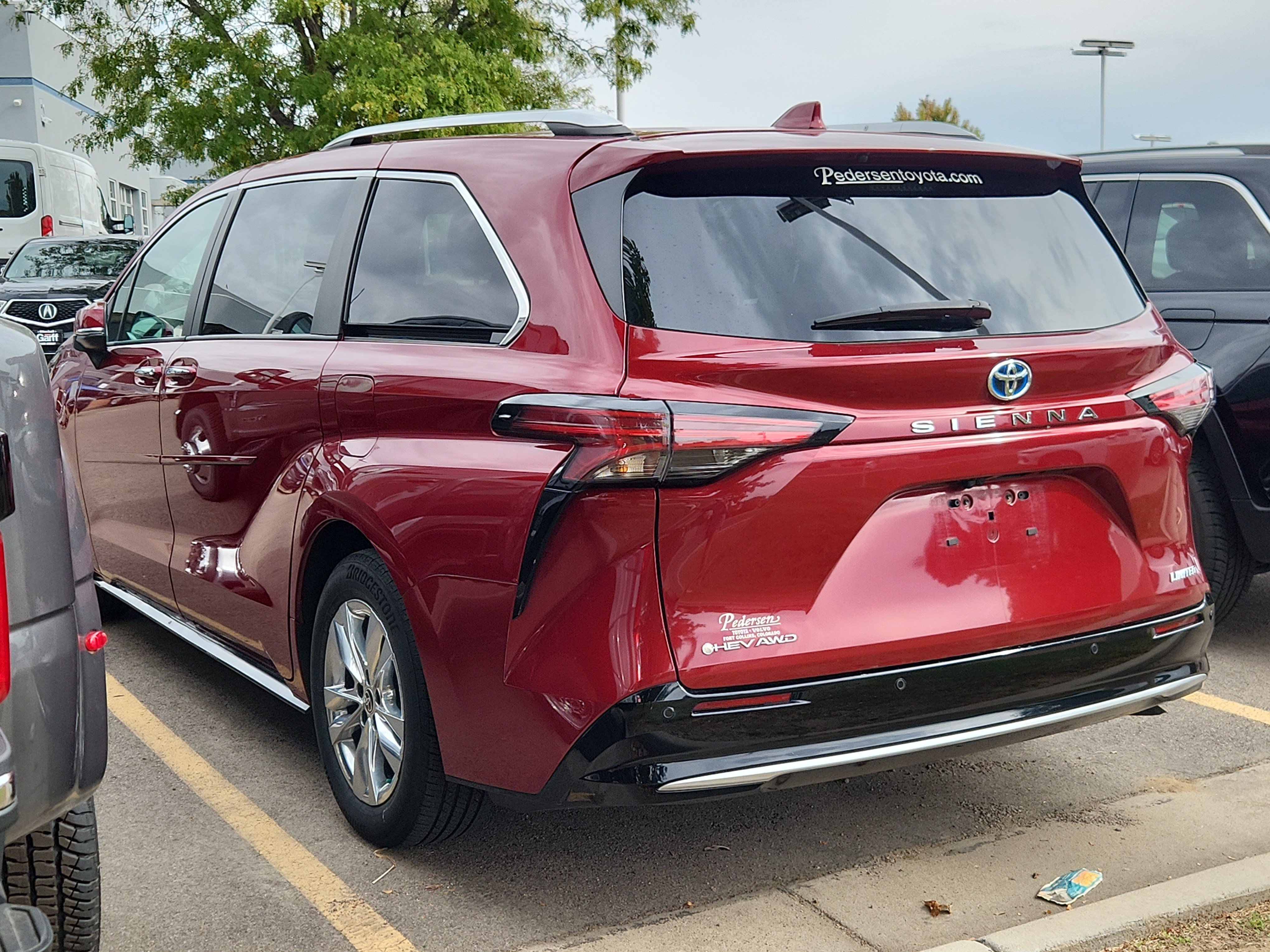Used 2025 Toyota Sienna Limited AWD/4WD image 6