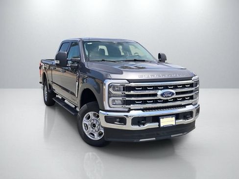 New 2026 Ford F250 XLT w/ XLT Premium Package AWD/4WD image 1