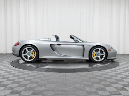 Used 2005 Porsche Carrera GT RWD image 6