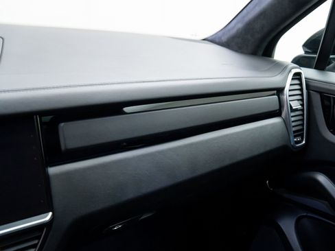 Used 2021 Porsche Cayenne GTS image 29