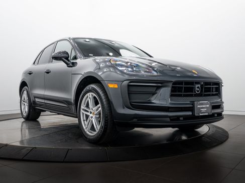 Certified 2026 Porsche Macan AWD/4WD image 9
