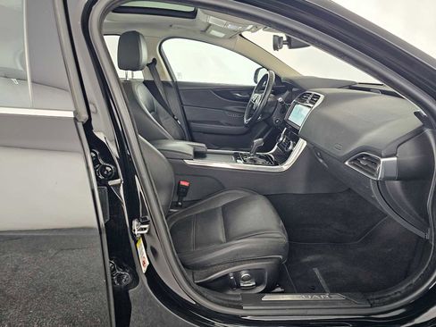 Used 2020 Jaguar XE S RWD image 10