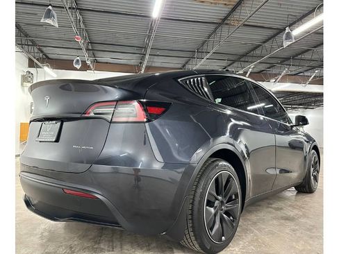Used 2025 Tesla Model Y Long Range image 11
