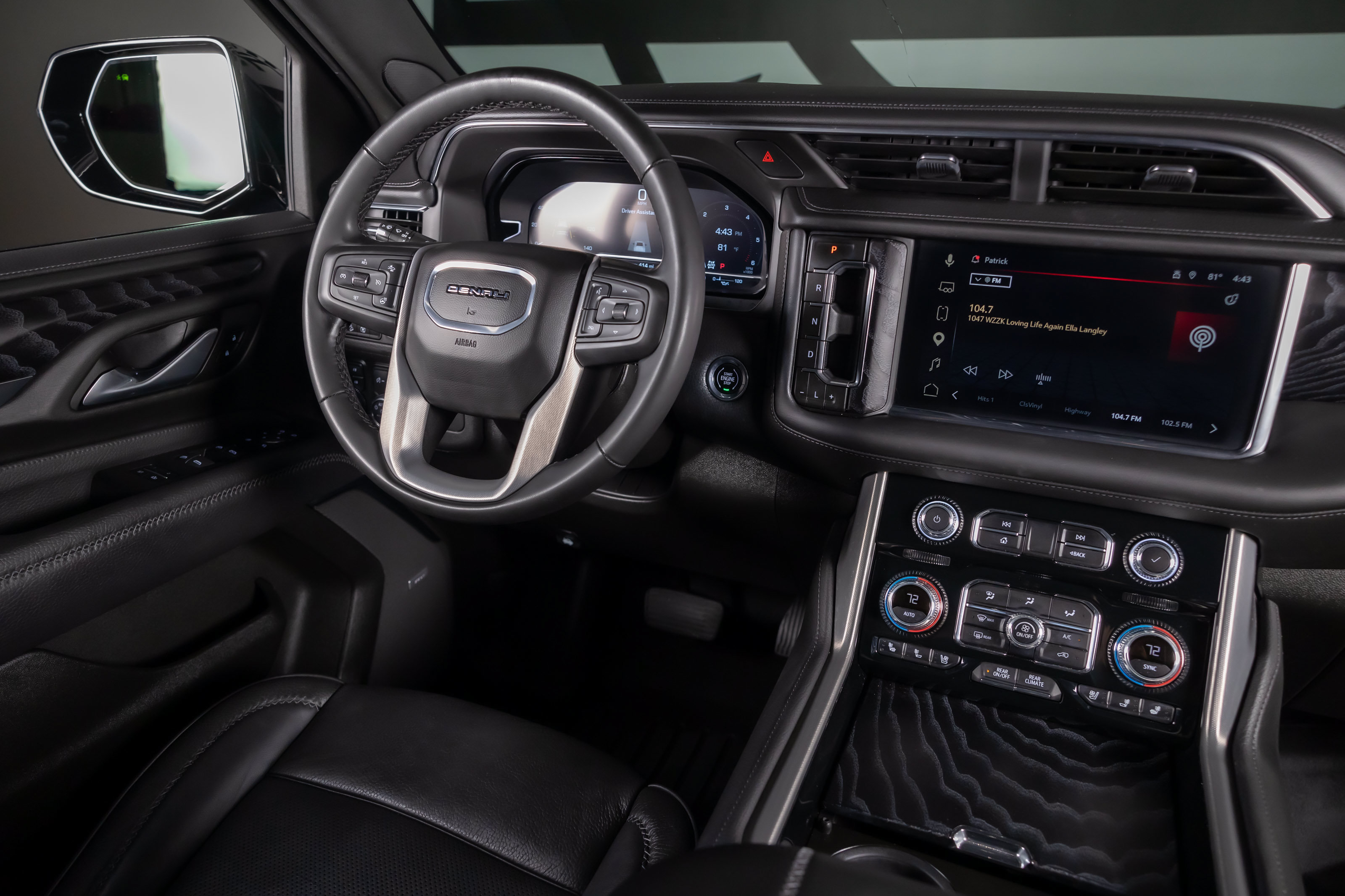 Used 2023 GMC Yukon XL Denali AWD/4WD image 7