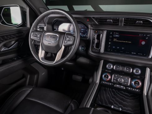Used 2023 GMC Yukon XL Denali AWD/4WD image 7