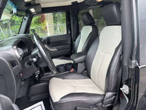 Used 2015 Jeep Wrangler Sport AWD/4WD image 12