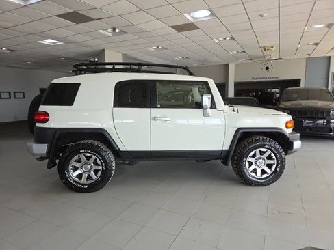 Used 2014 Toyota FJ Cruiser 4WD w/ Upgrade Package image 8