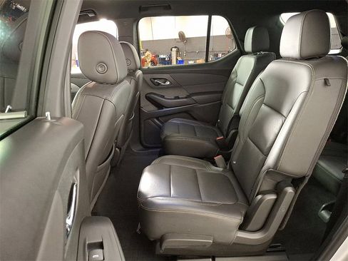Used 2022 Chevrolet Traverse LT w/ LT Premium Package image 14