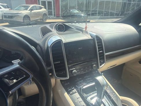 Used 2018 Porsche Cayenne Platinum Edition AWD/4WD image 5