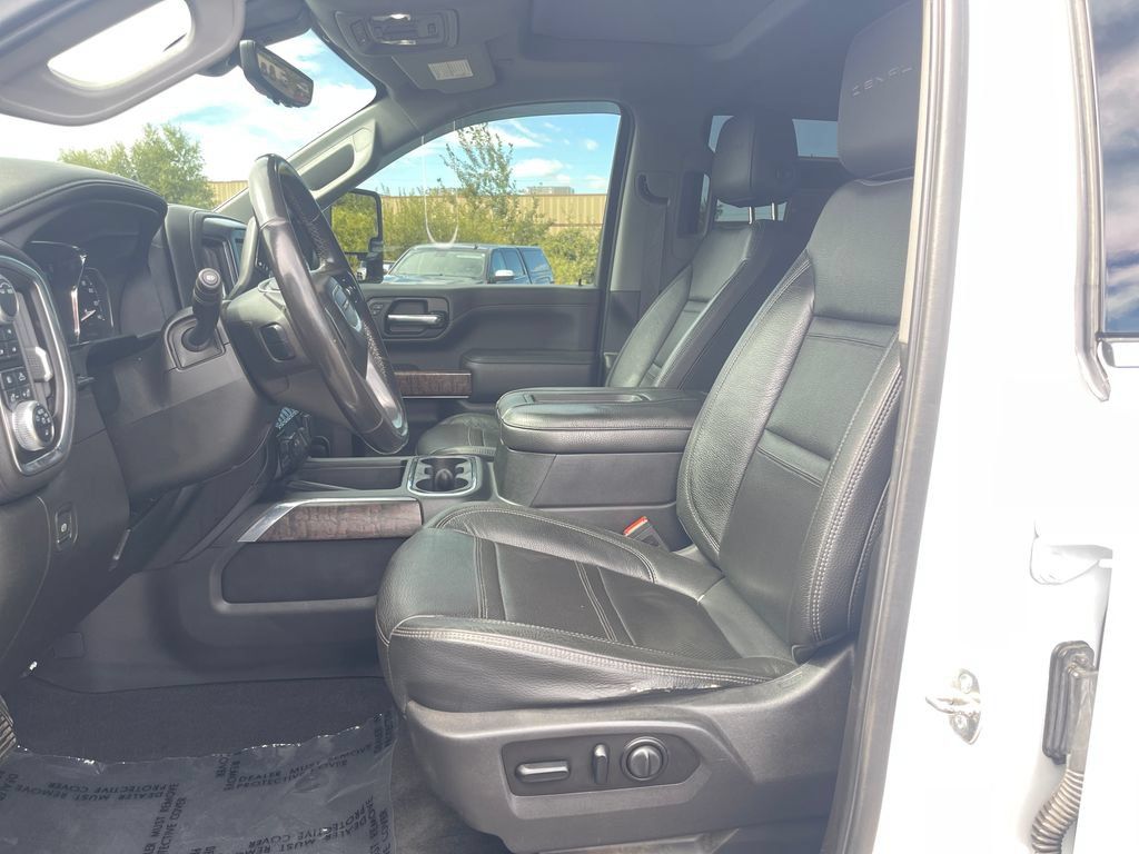 Used 2020 GMC Sierra 3500 Denali w/ Denali Ultimate Package AWD/4WD image 17