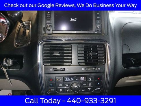 Used 2017 Dodge Grand Caravan SXT w/ Driver Convenience Group FWD image 25