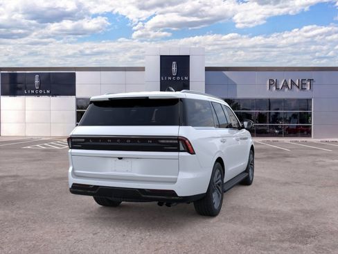 New 2026 Lincoln Navigator Premiere AWD/4WD image 8